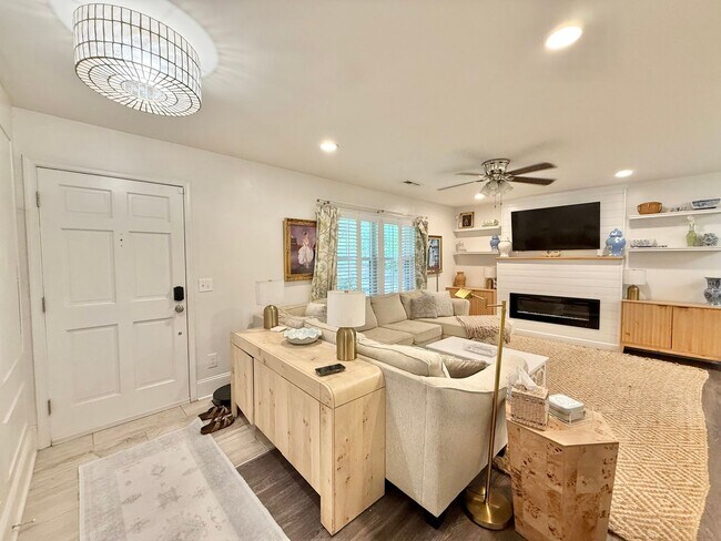 Foto del edificio - Stunning 3BD, 2BA Raleigh Home with a Fenc...