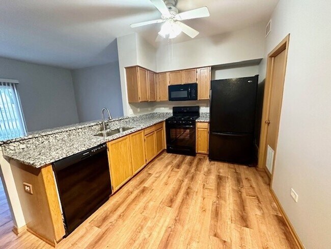 Foto del edificio - Excellent 2 Bedroom 1.5 Bath and I car att...