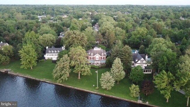 Foto del edificio - 605 Bank Ave