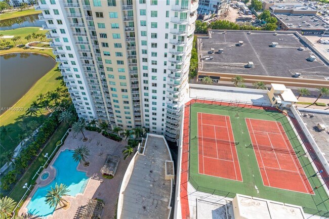 Foto del edificio - 1745 E Hallandale Beach Blvd