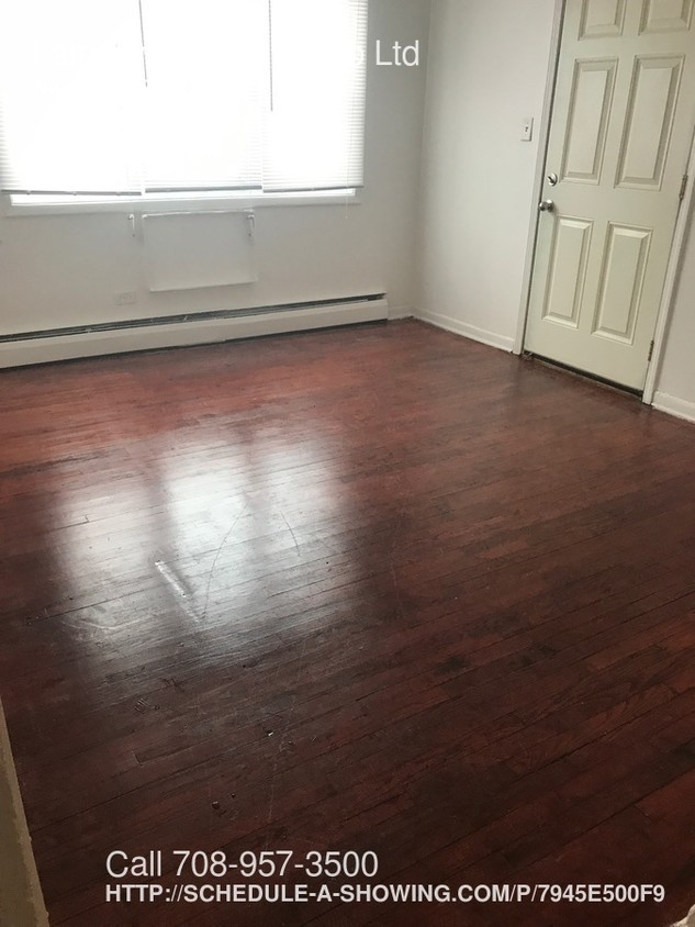 Foto principal - 14002 S Indiana Ave