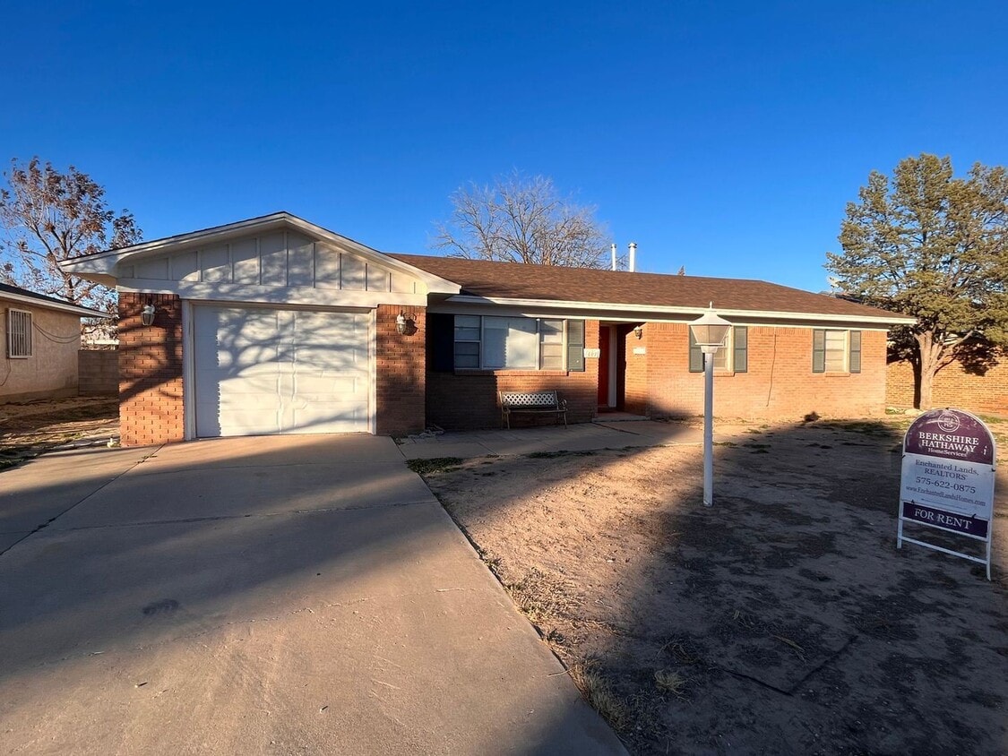 Primary Photo - 3 br, 2 bath House - 607 Mimosa (835)
