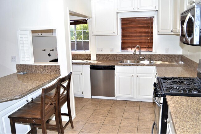 Foto del edificio - Charming Belmont Heights 2BD w/ Private Yard, Garage & Walk to 4th St
