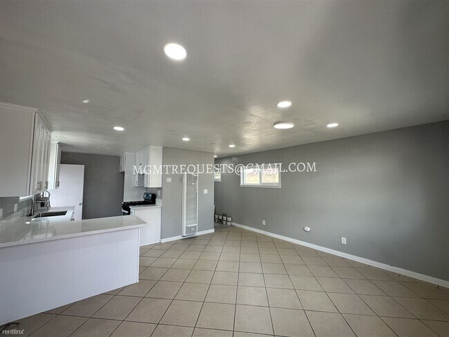Building Photo - 2 br, 1 bath House - 11617 Kornblum Avenue...