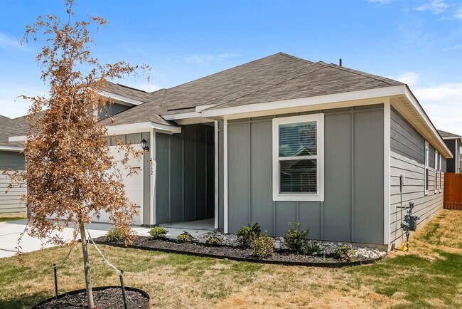 Building Photo - 1532 Harvester Dr