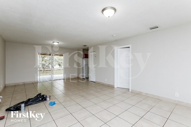 Building Photo - 420 NW 42nd St