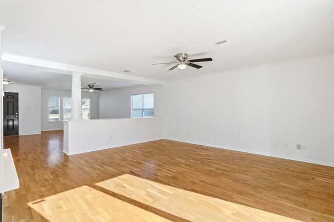 Building Photo - 522 Ashley