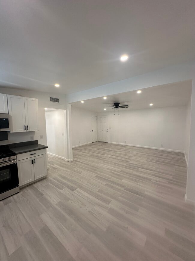 Building Photo - 44559 Palo Verde St