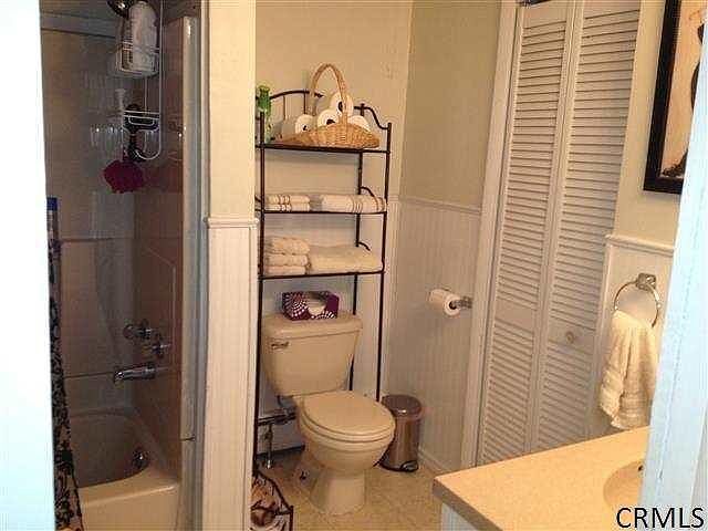Baño del primer piso - 100 Sherwood Ave