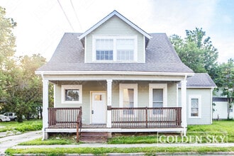 Building Photo - 312 S Gharkey St