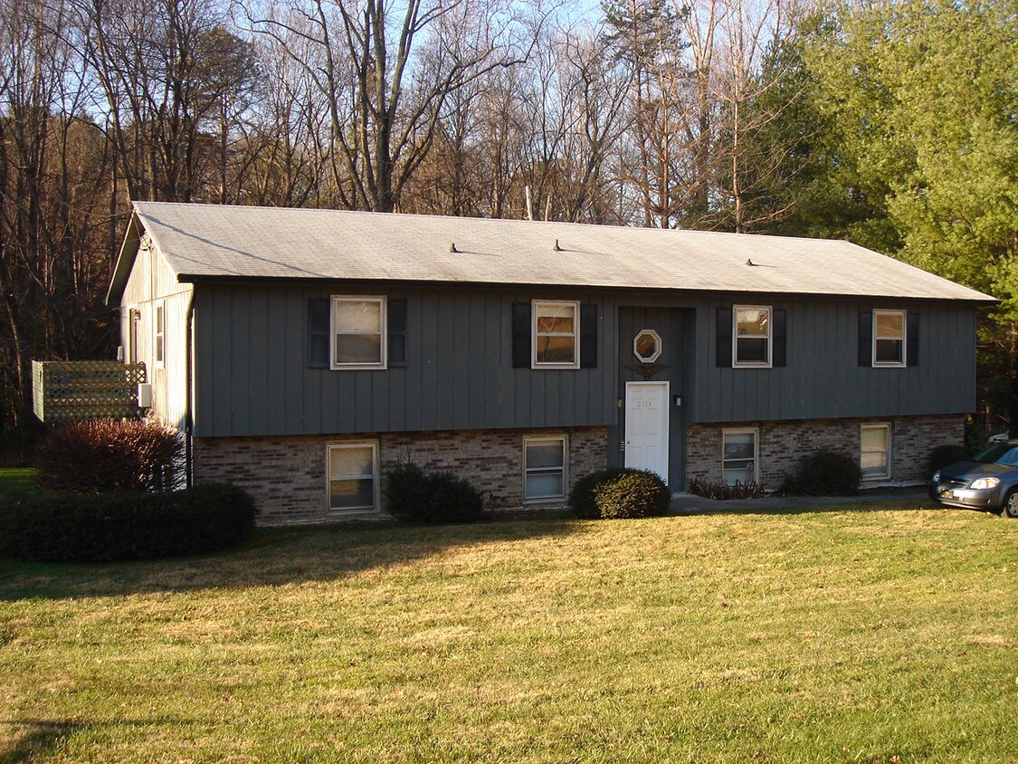 Foto del edificio - 2138 Howard Gap Rd