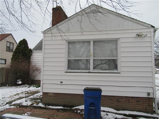Foto del edificio - 4619 W 156th St