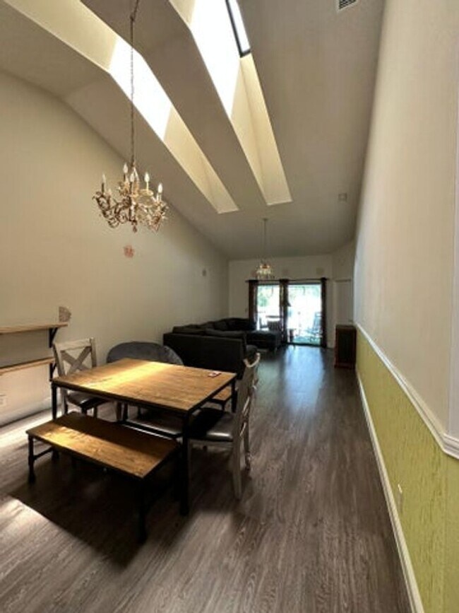 Foto del edificio - 108 Harbour Pointe Way