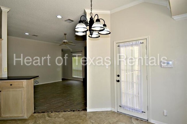 Foto del edificio - 7601 Delhi Rd