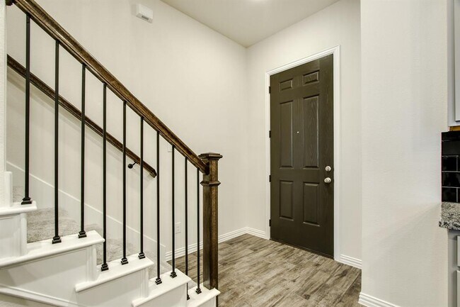 Foto del edificio - 8250 Primrose Way