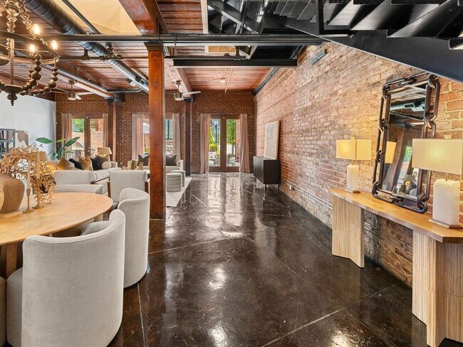 Foto del edificio - 320 Peters St SW