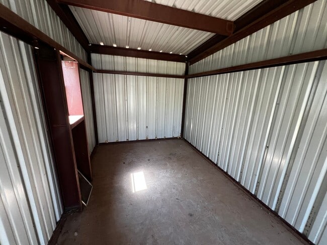 Building Photo - Inviting Pet-Friendly House: Perfect for Y...