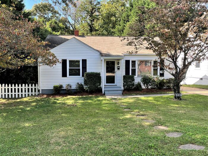 Primary Photo - 1615 Roseland St