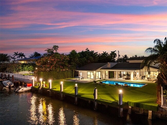 Building Photo - 207 Holiday Dr