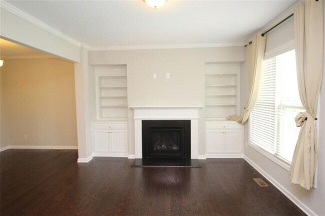 Building Photo - 660 Sunset Park Dr