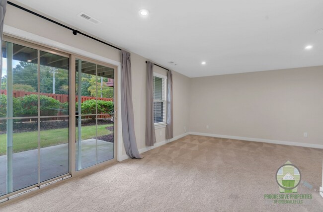 Foto del edificio - 113 Eagle Wood Dr