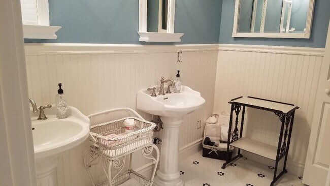 Bathroom - 834 N 5th St