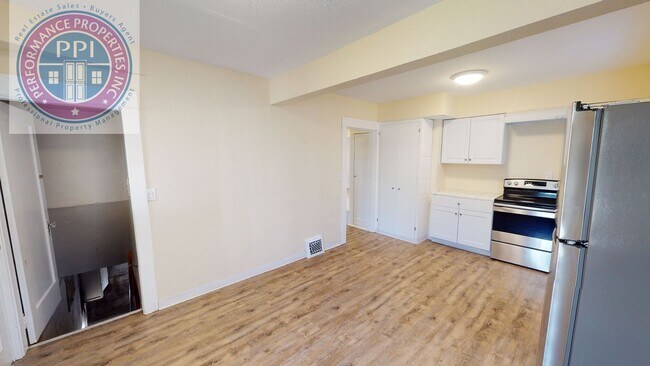 Foto del edificio - Lake Oswego First Addition - Craftsman Style, Across From George Roger's Park