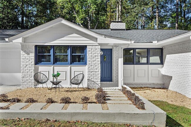 Building Photo - 140 River Springs Dr