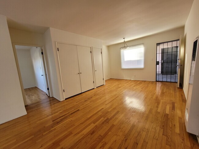 Foto del edificio - 2364 Walgrove Ave