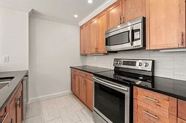 Foto del edificio - No brokers Fee, Parking Included, In-Unit ...