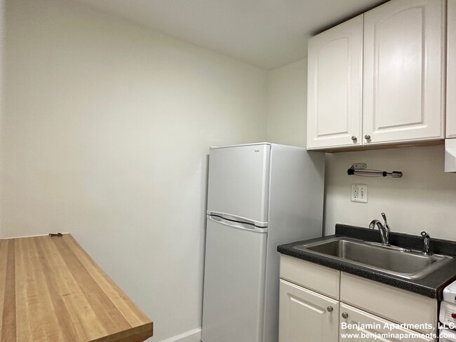Building Photo - 517 Beacon St