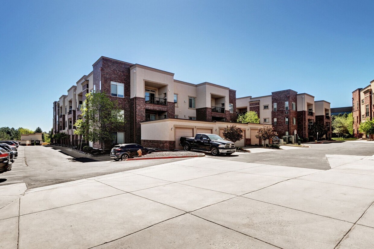 Primary Photo - Private 2 bed 2 bath Condo in Inverness En...