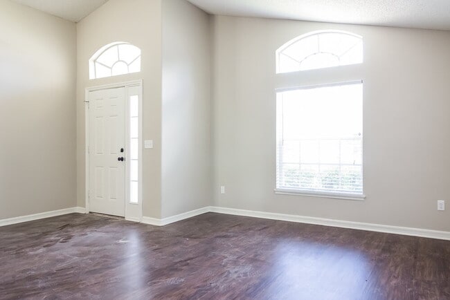 Building Photo - 4240 Forest Island Dr
