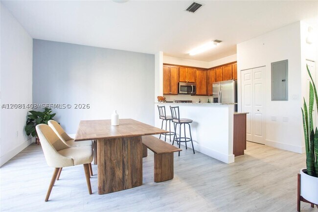 Foto del edificio - 8925 SW 18th St