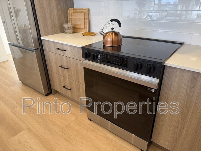 Building Photo - 8615-8108 108 St NW