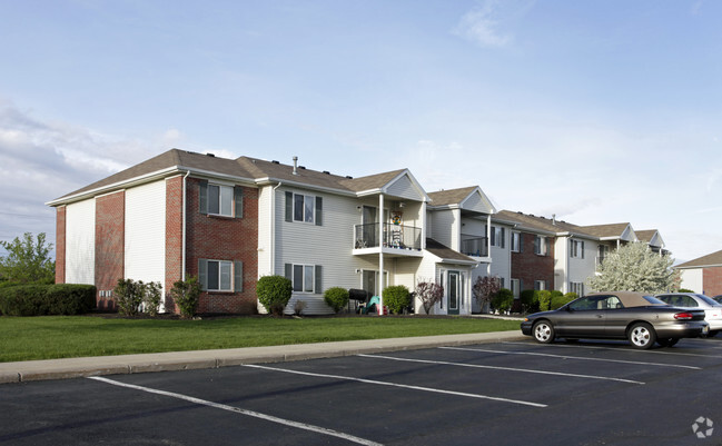 Building Photo - Crystal Glen