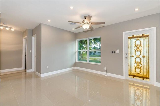 Foto del edificio - 1145 NE 155th St