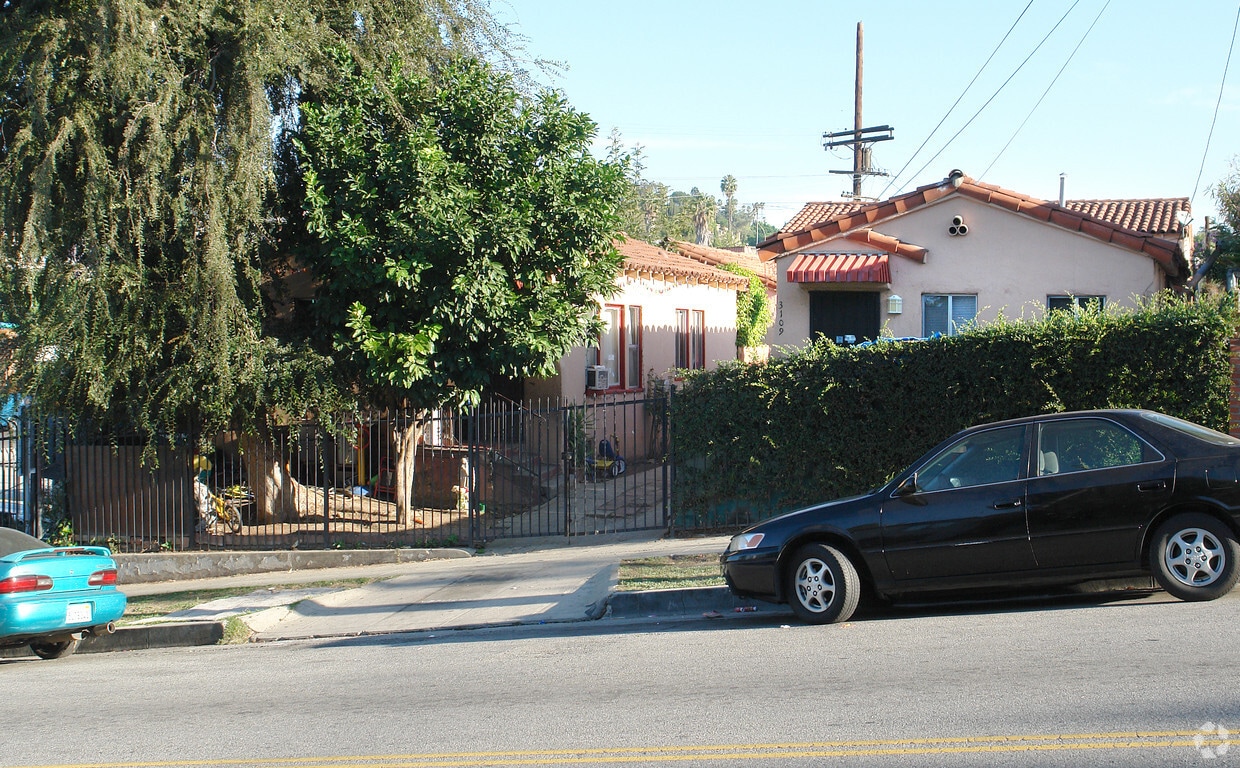 Primary Photo - 3109-3111 Bellevue Ave