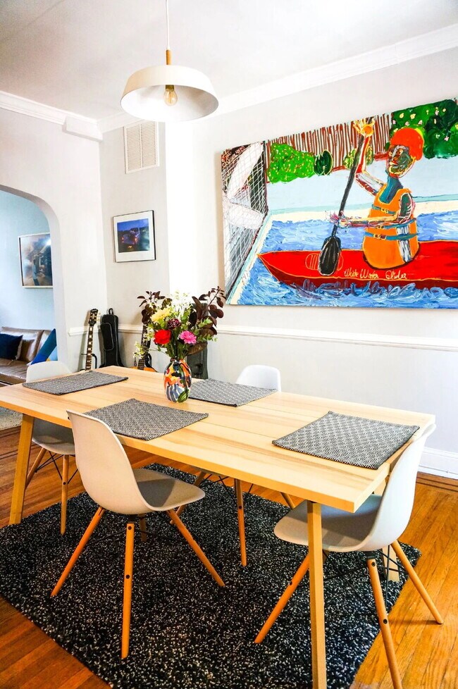 Building Photo - Fabulous 3BD/1BA/2HBA Townhome in Baltimore