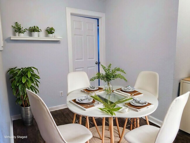 Foto del edificio - 2861 W Devitt St