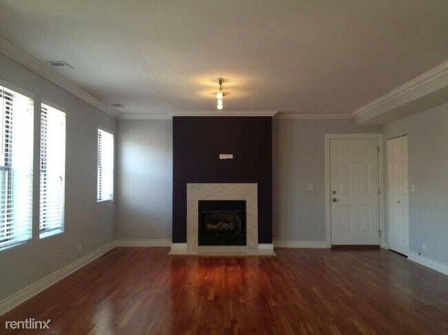 Building Photo - 4627 S Drexel Blvd