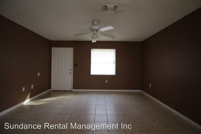 Foto del edificio - 704 Shady Lane Dr