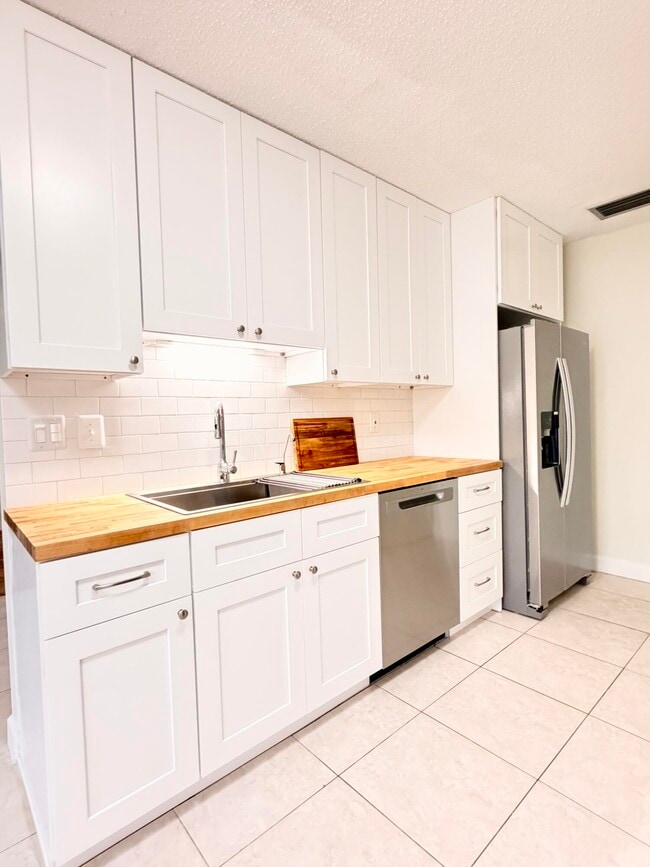 Building Photo - 14349 Campanelli Dr