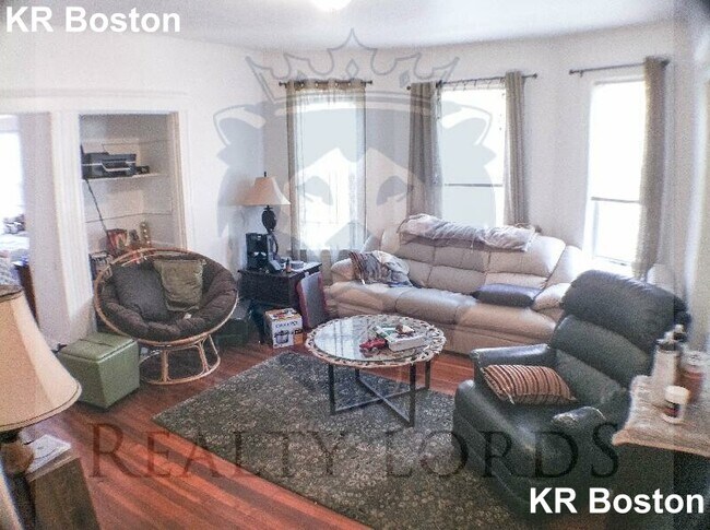 Building Photo - 165 Kelton St