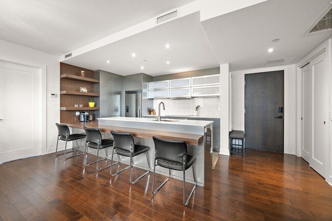 Building Photo - 4001 Rue Elsa-Triolet