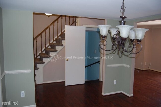 Building Photo - 4 br, 4 bath Townhome - 5 Castlebar Ct