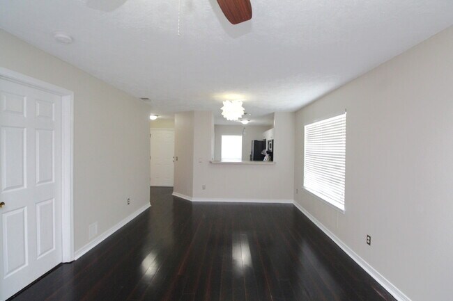 Foto del edificio - Spacious 3BR/2BA Navarre Home with Garage, Open Kitchen Layout, Fenced Yard & Convenient Coastal ...