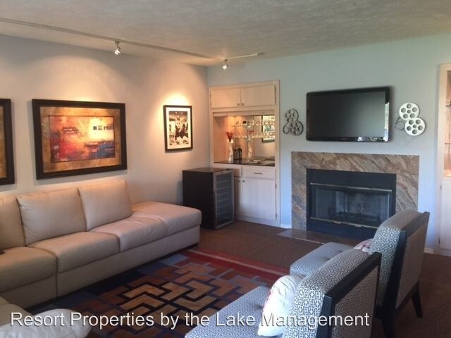 Building Photo - 5589 W Racquet Rd