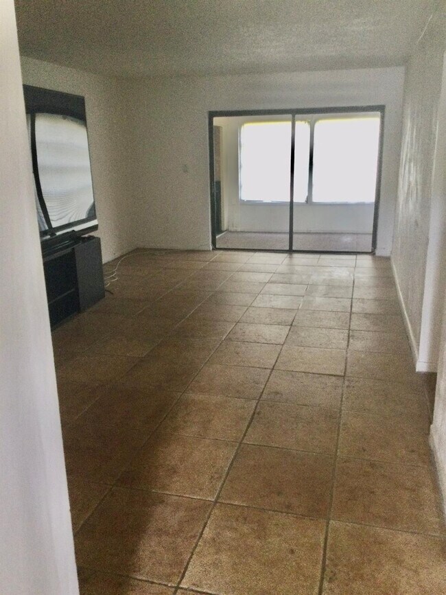 Foto del edificio - 9233 SW 8th St