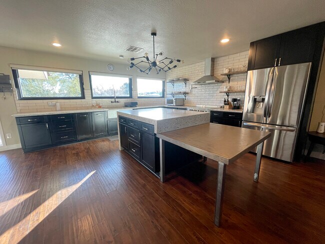 Foto del edificio - 620 Lacy Ln